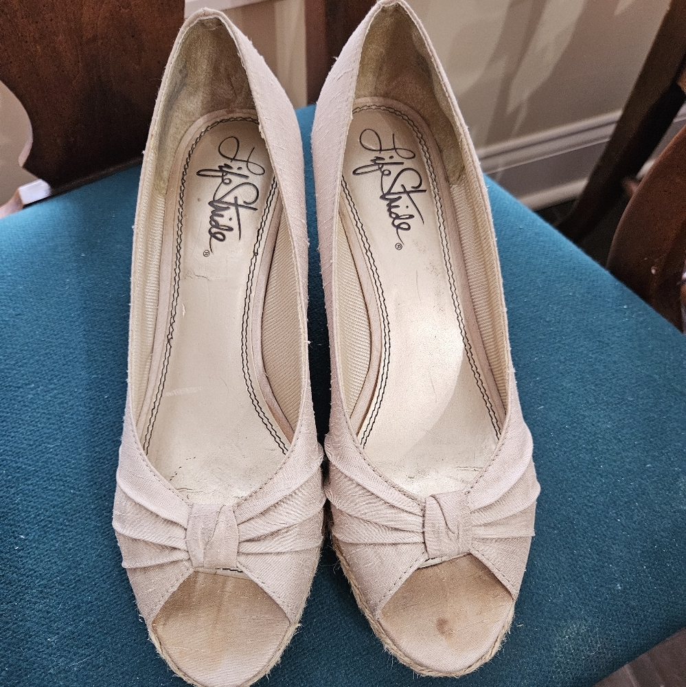 Life Stride silk wedge peep toe